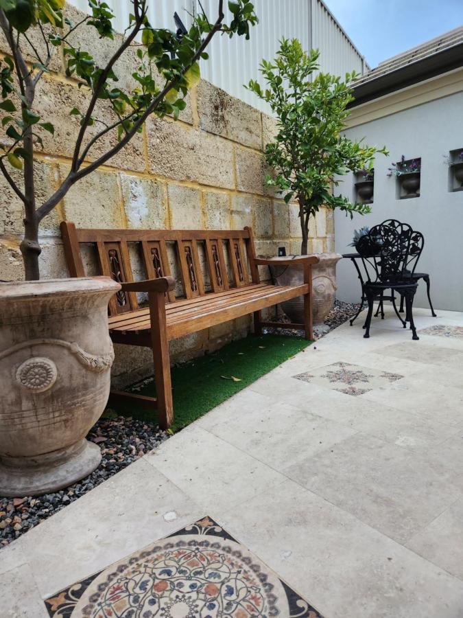 Lavender Manor Bnb Bed & Breakfast Alkimos Ngoại thất bức ảnh
