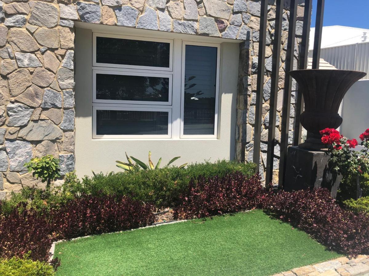 Lavender Manor Bnb Bed & Breakfast Alkimos Ngoại thất bức ảnh